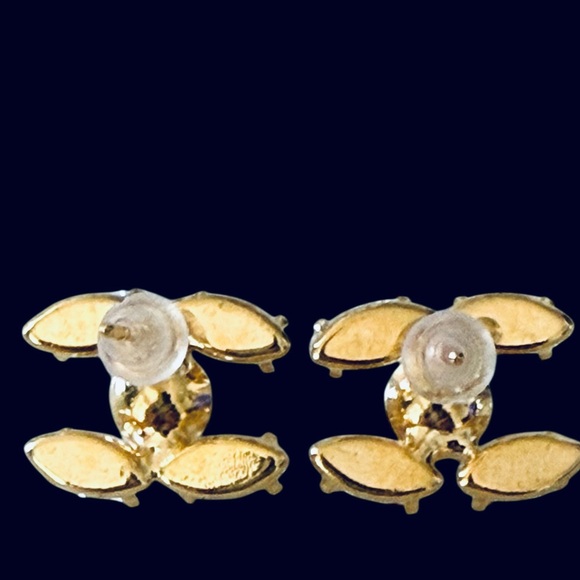 FASHION JEWELRY Rhinestone & Pearl Interlocking CC Posts Gold-tone base - NWT - Picture 2 of 2